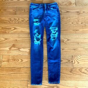 American Eagle size 2 skinny super stretch distressed